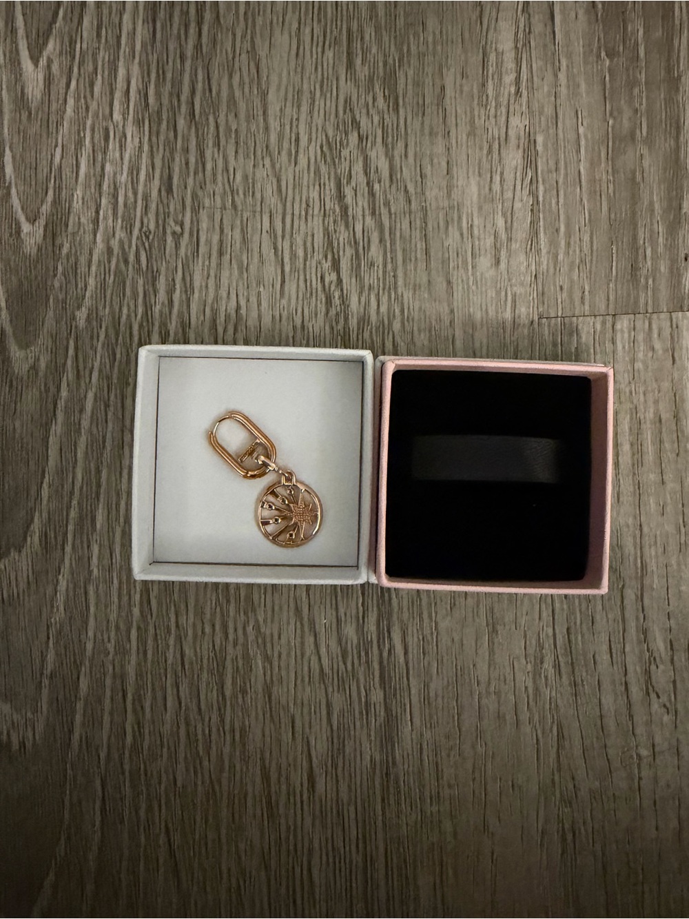 Gold Sunburst Charm Keyring - Pandora Jewelry